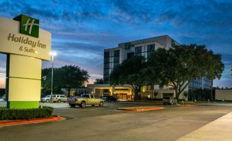 Holiday Inn & Suites Beaumont-Plaza (I-10 & Walden)