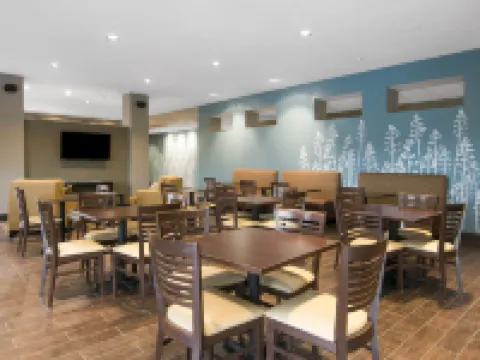 埃姆斯舒眠套房酒店-近ISU校園 埃姆斯酒店