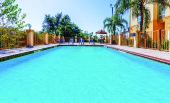 La Quinta Inn & Suites by Wyndham Winnie