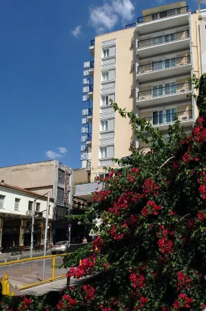 Triton Hotel Piraeus