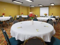 Super 8 by Wyndham Metairie Hotel a Elmwood