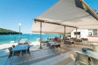 Centinera Resort Hôtels à : Pjescana Uvala