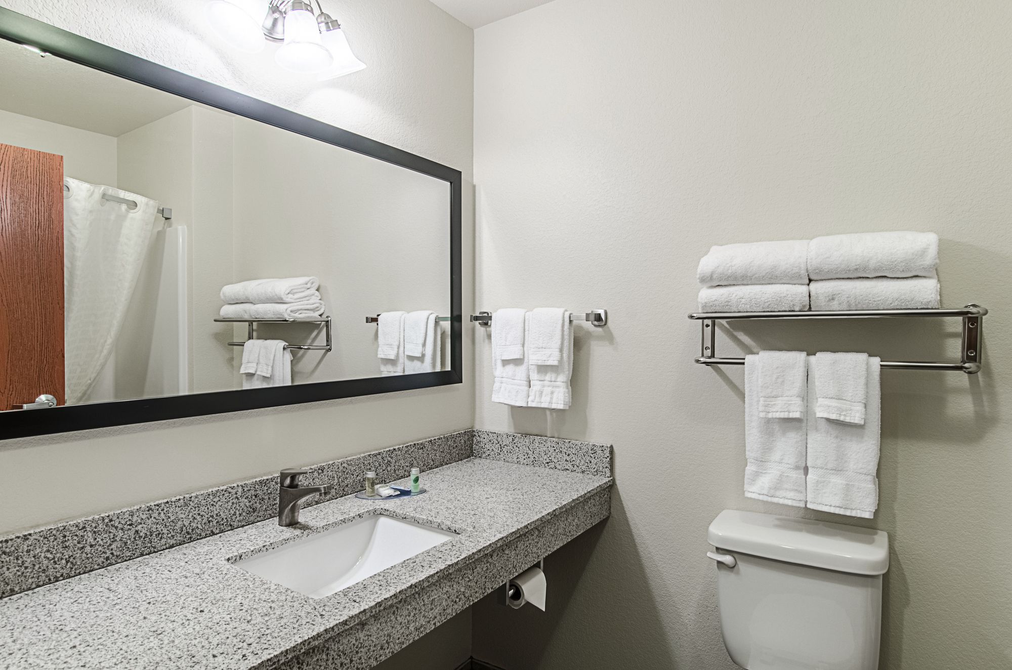 Cobblestone Inn & Suites - Guernsey