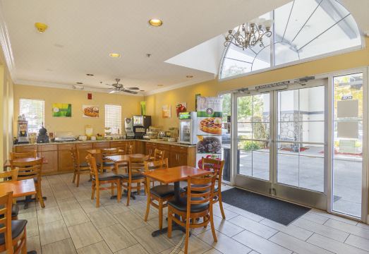 퀄리티 인 프레즈노 에어포트