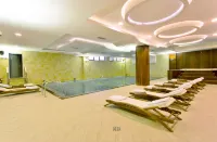 Emerald Hotel - piscina