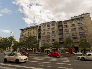 Urania Smack Apartment