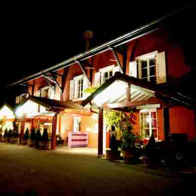 Auberge de Maison Rouge Hotel Exterior