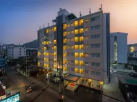 拉差公寓 Wat Khao Phra Khru viewpoint附近的飯店