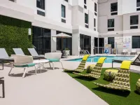 Hampton Inn & Suites by Hilton Miami Wynwood Design District Hotel berhampiran Pulau Jungle