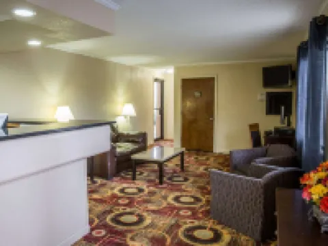 普利茅斯 64 號高速公路羅德威套房酒店 華盛頓縣酒店