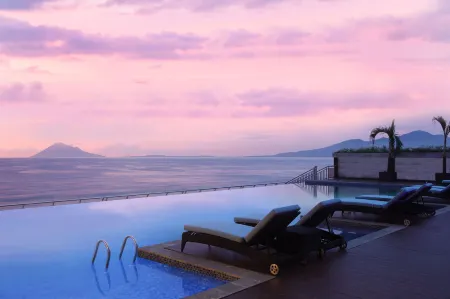 Four Points by Sheraton Manado Отели в г. Манадо