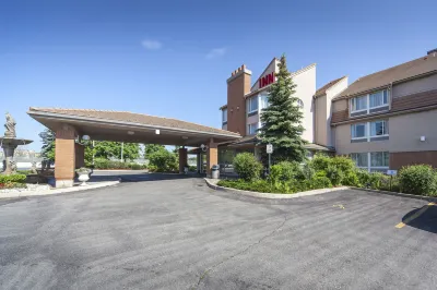Monte Carlo Inn Oakville Suites Hotel dekat Sheridan College