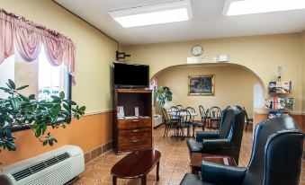Econo Lodge Inn & Suites I-20, Exit 73