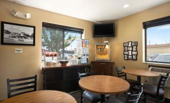 Super 8 by Wyndham Macon
