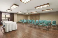 Travelodge by Wyndham Barrie Hotels in Barrie