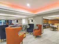 La Quinta by Wyndham Orange County Airport - Aamiainen