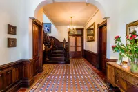 Amethyst Garden Hotels in Savannah