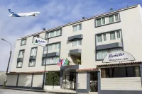 Hotel Manhattan Inn Airport Hotels near Quiñones Park