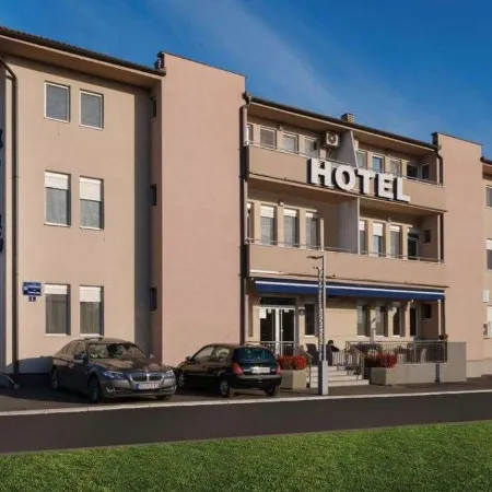 Airport Hotel Garni Hotels in Surcin