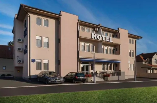 Airport Hotel Garni - Airport Shuttle