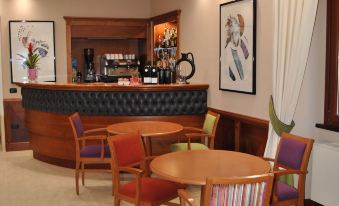 1. Hotel Du..