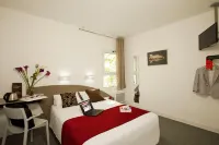 ホテル セリーズ ナンシー University Institute of Technology周辺のホテル