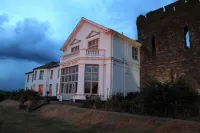 The Castle Hotel Отели в г. Лланфиейнджел Кумду вит Булч энд Катедин