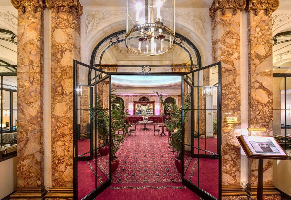 르 플라자 호텔