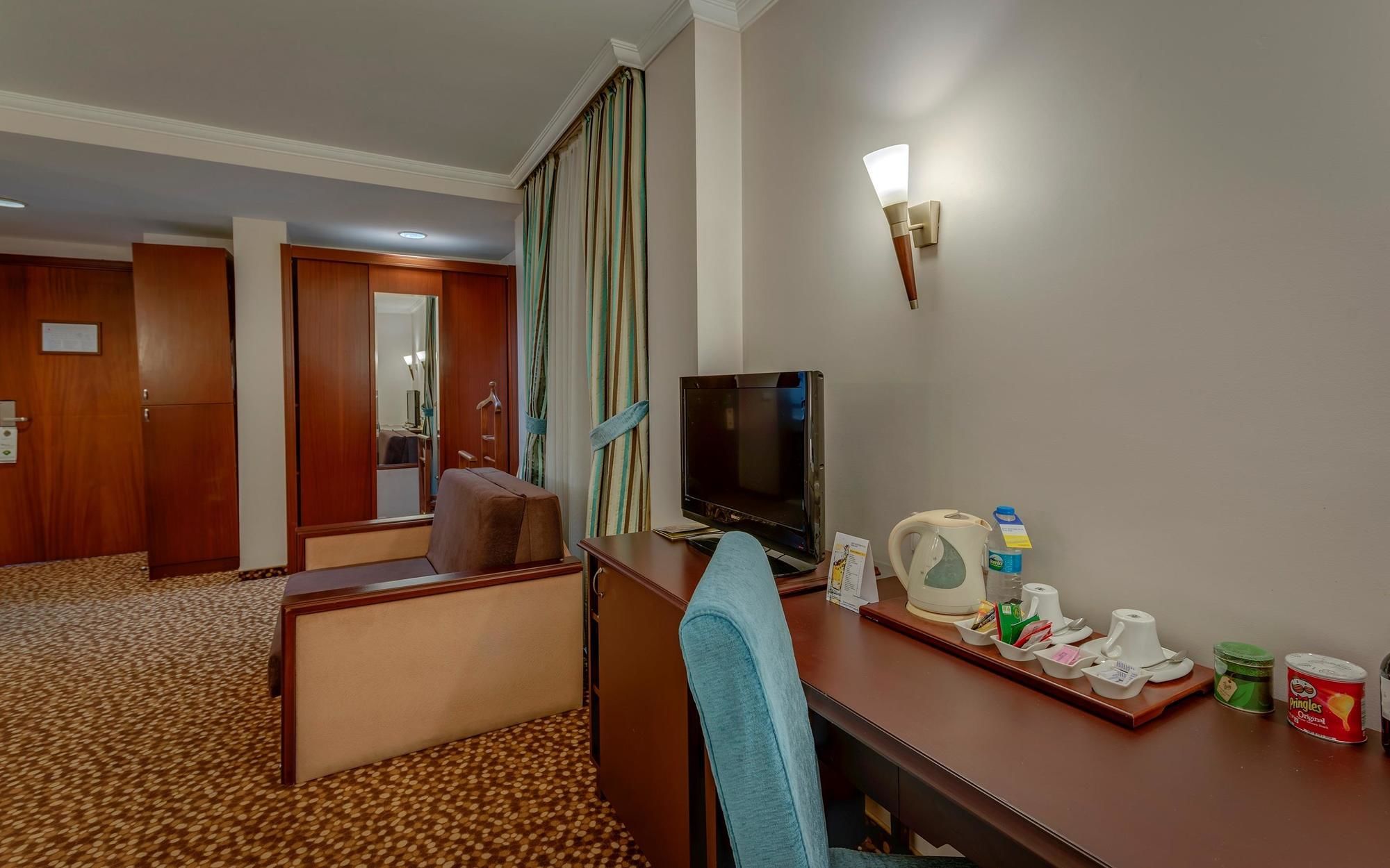 Best Western Plus Khan Hotel