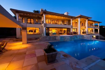 Villa Paradisa Guest House فنادق في Simola Golf and Country Estate