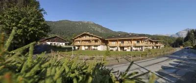 CGH Résidence Boutique Le Hameau De Pierre Blanche Hôtels à proximité de : Battendier Sports location ski les Houches Prarion