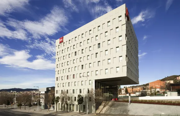 巴塞隆拿聖科洛馬宜必思酒店