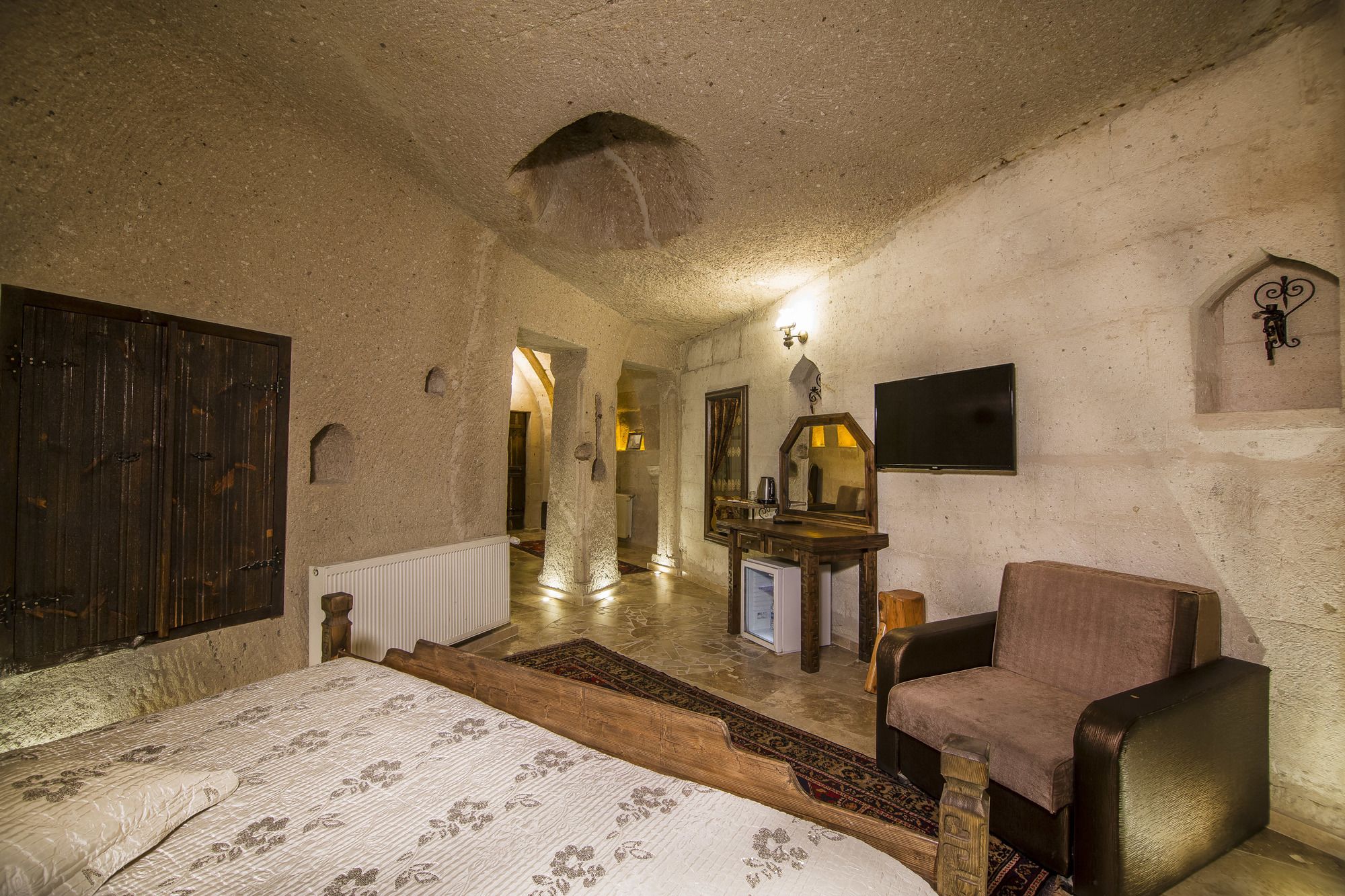 Roma Cave Suite