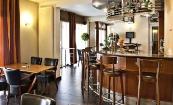 a modern bar with wooden furniture , marble countertops , and a polished bar area , surrounded by comfortable seating and natural light at Hotel the Shepherd