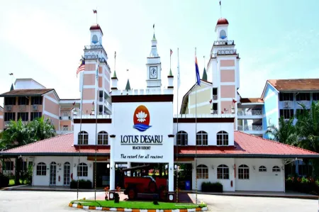 Lotus Desaru Beach Resort & Spa Отели рядом с достопримечательностью «Kota Tinggi Firefly Park»