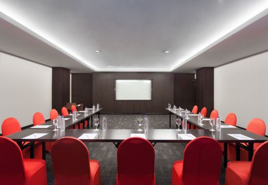 5. 이비스 발리크파..