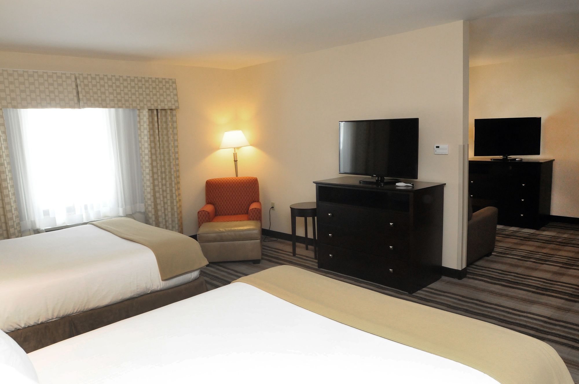 Holiday Inn Express & Suites Cambridge, an Ihg Hotel