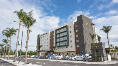Holiday Inn Express & Suites Celaya Hôtels à : Celaya