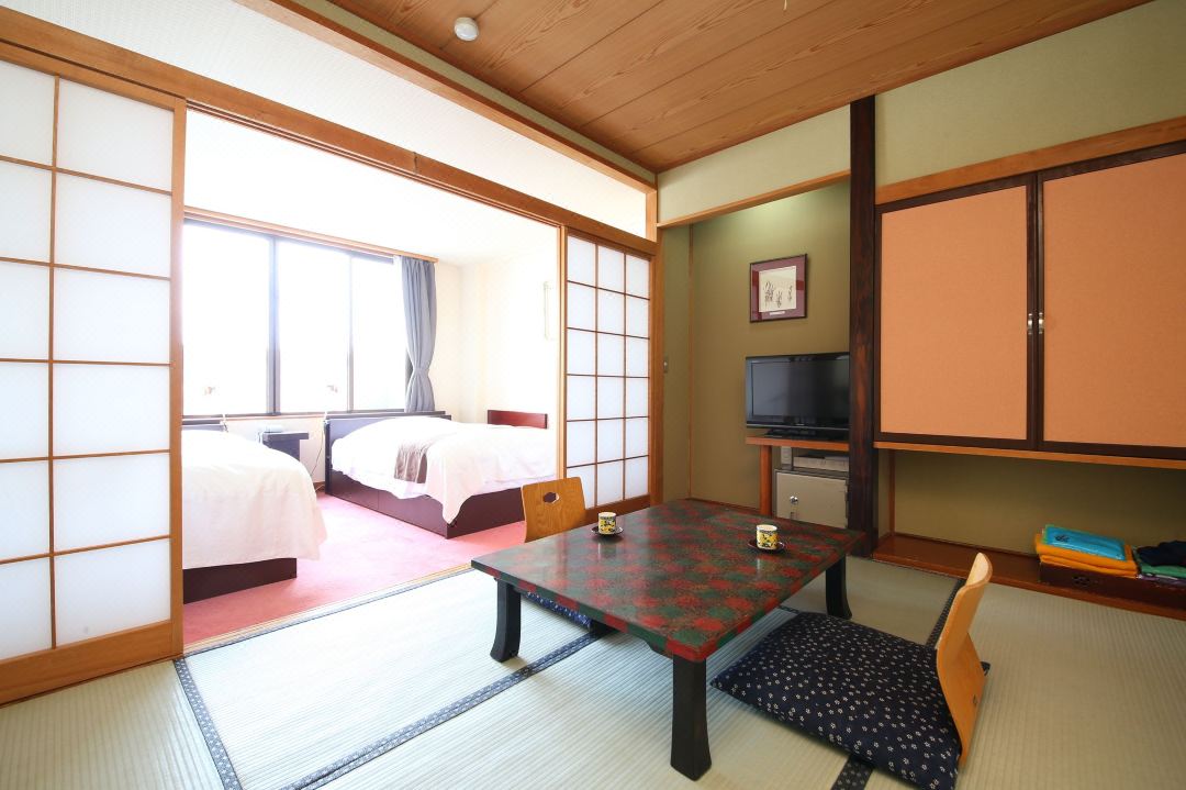 足和田酒店（Ashiwada Hotel）酒店一共有40間客房，提供多款房型，有日式客房、西式客房等。（trip.com）