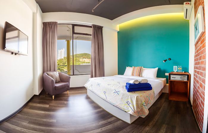 Roomies Suites