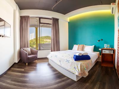 Roomies Suites