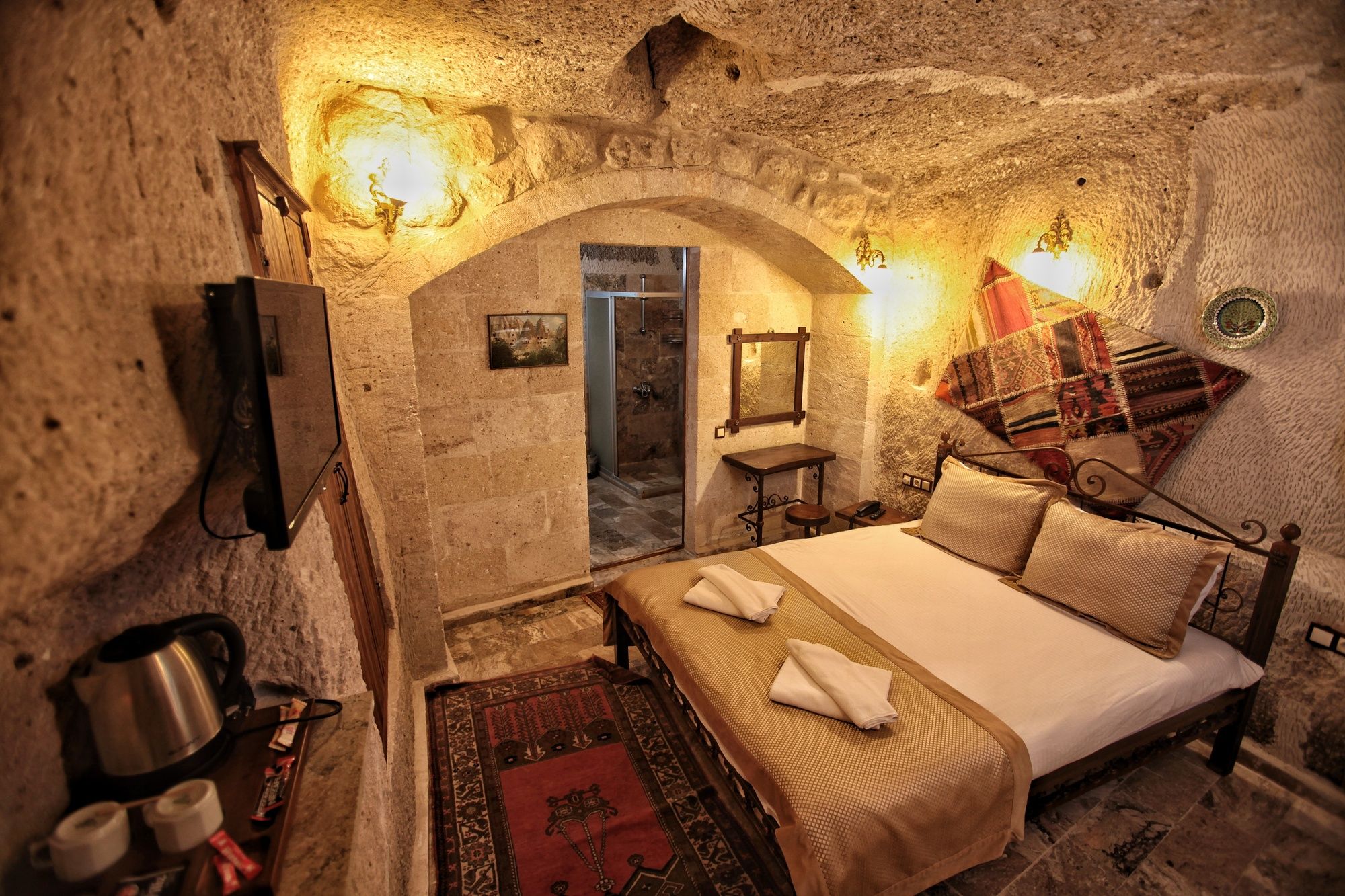 Emit Cave Hotel