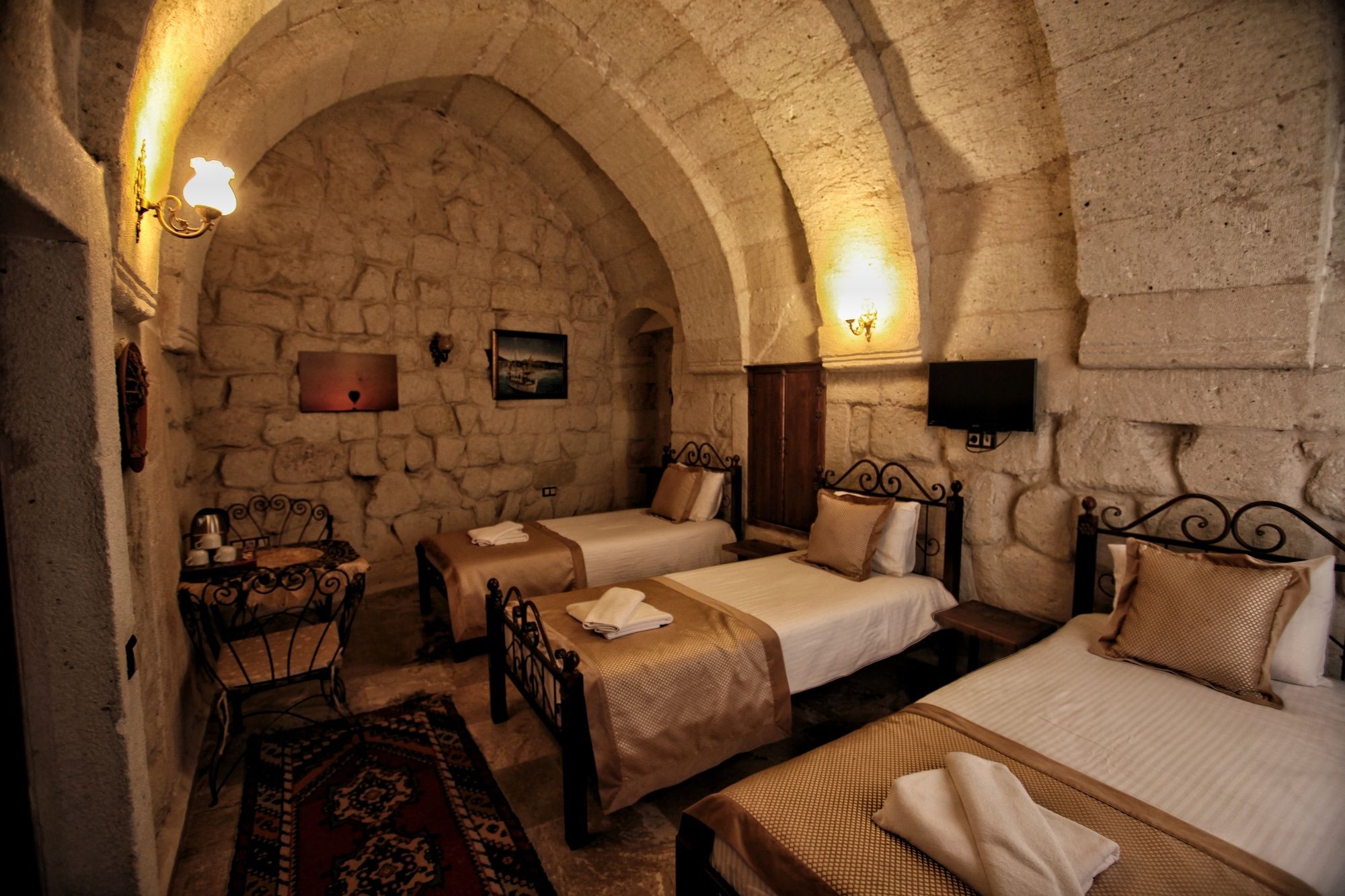 Emit Cave Hotel