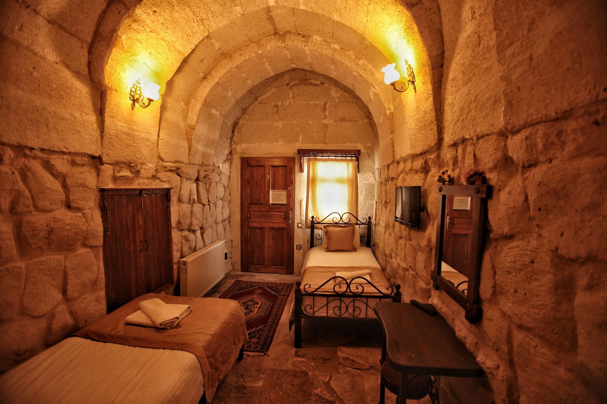 Emit Cave Hotel