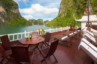 Royal Palace Cruise Hotels in Tuần Châu