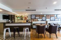 The B Hotel Quezon City Manila - bar