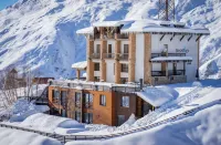 Hotel GoodAura - Pools