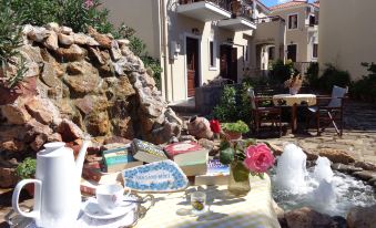 Niki Studios Sea - Front