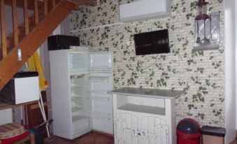 House with 2 Bedrooms in Valprivas, with Enclosed Garden and Wifi