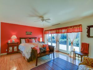 Voyagers Paradise - Three Bedroom Home